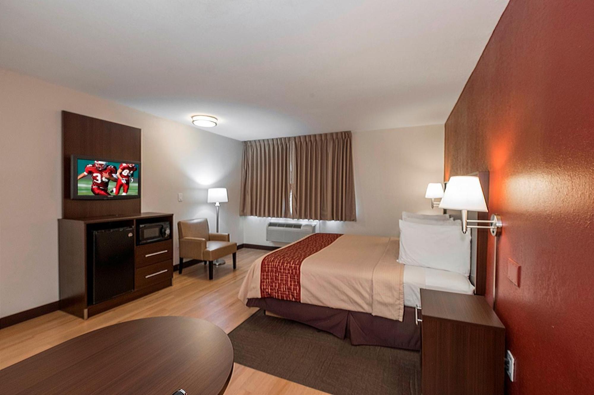 Red Roof Inn Plus+ Poughkeepsie Exterior photo